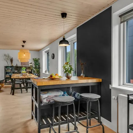 בית נופש Awesome In With Kitchen